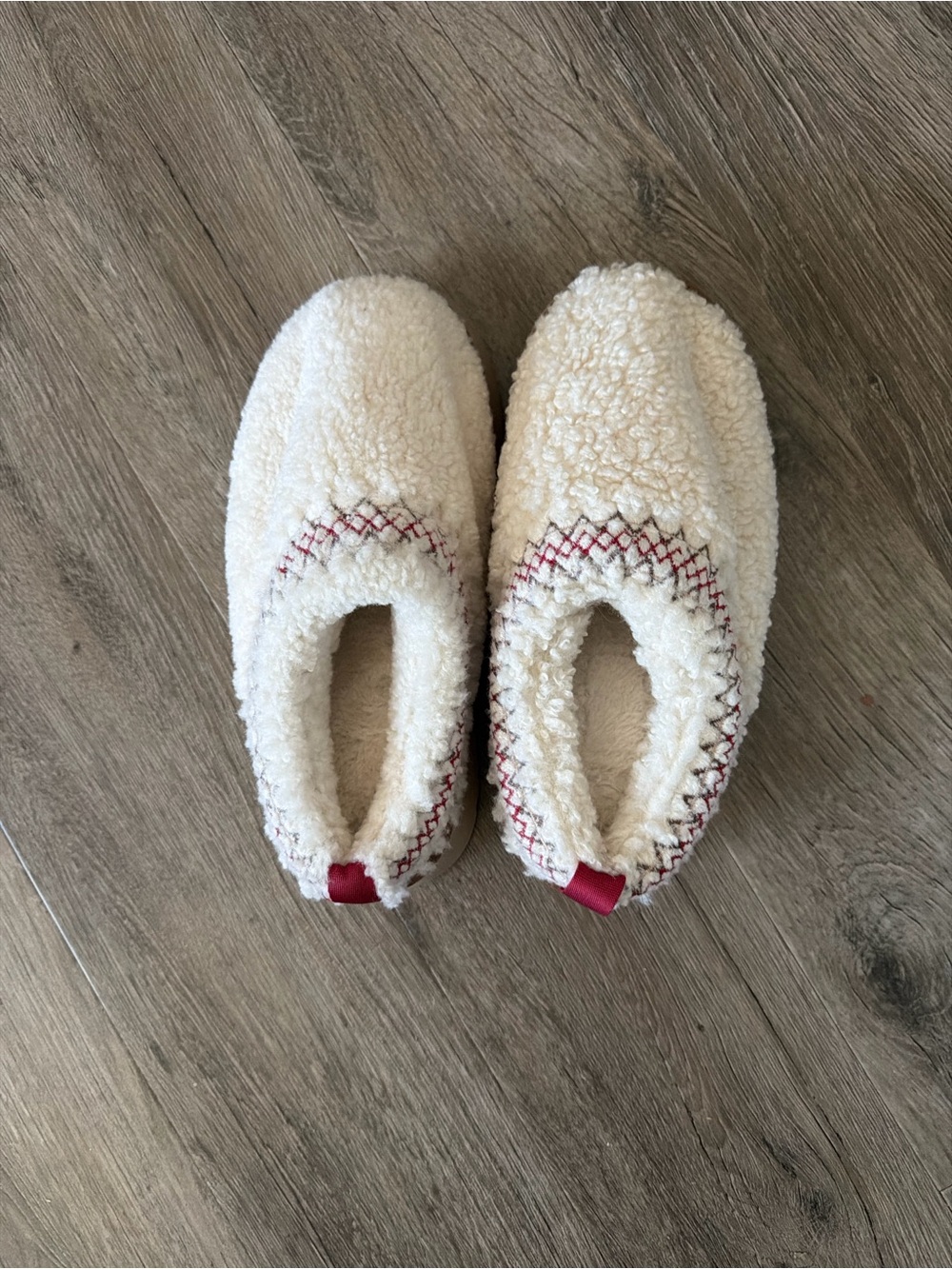 Women's Cream Sherpa Slip-On Slippers with Red Stitching